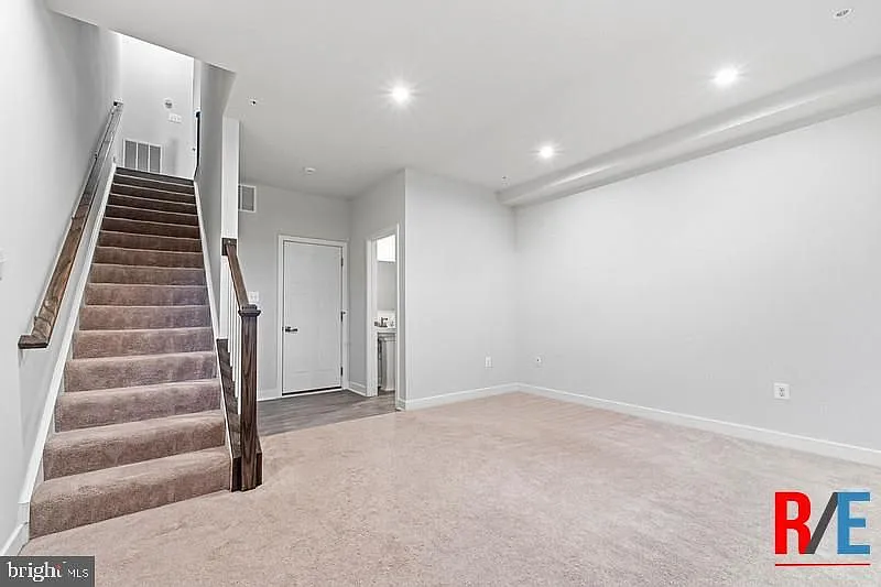 3 bed, 5.0 bath, 1600 sqft, $2,850 — Photo 3