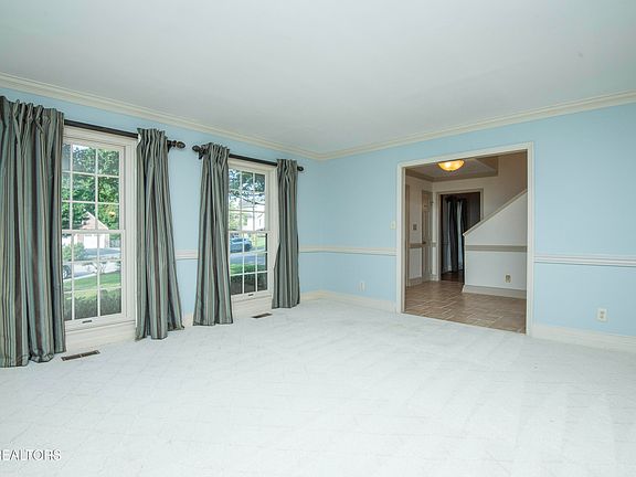 5th image of 204 Nutwood Cir