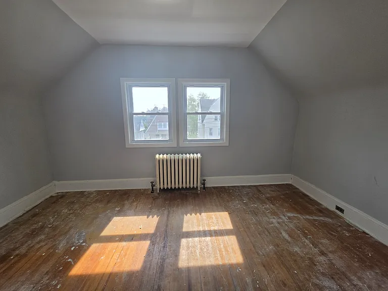 81 Waring Pl #3 — Photo 3