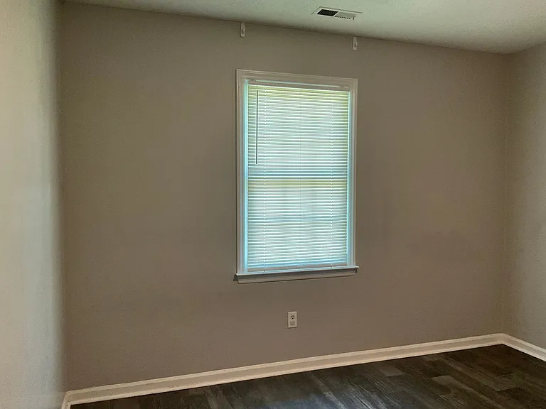 311 Cedar Creek Dr — Photo 3