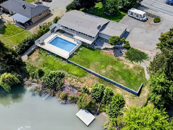 2165 Westsyde Rd, Kamloops, BC V2B 7C3
