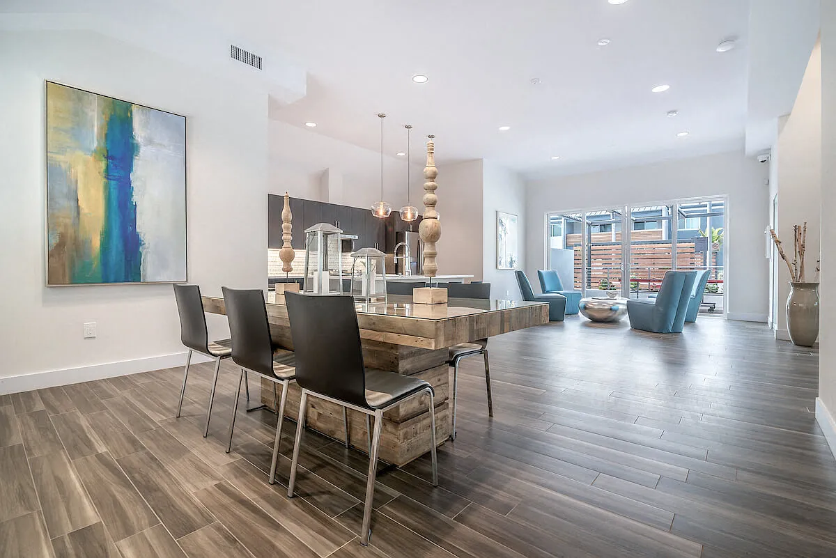 Beverly Plaza Apartments — Photo 3