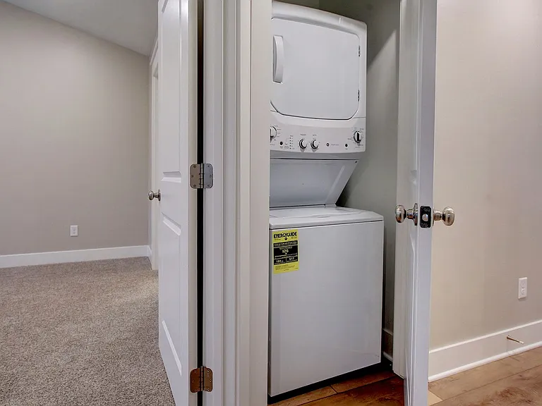 2118 Sherwood Ave — Photo 10