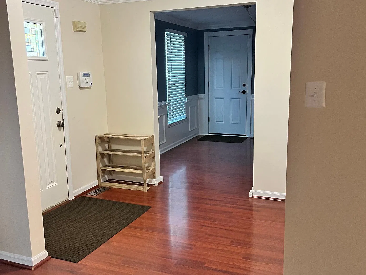 3 bed, 2.5 bath, 1920 sqft, $3,000 — Photo 2