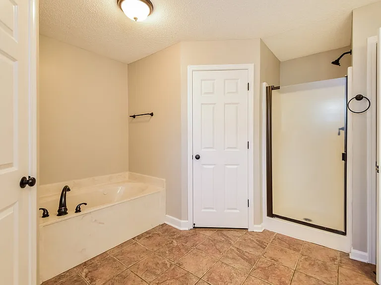 1720 Avery Cv — Photo 12