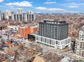 1660 Bloor St W