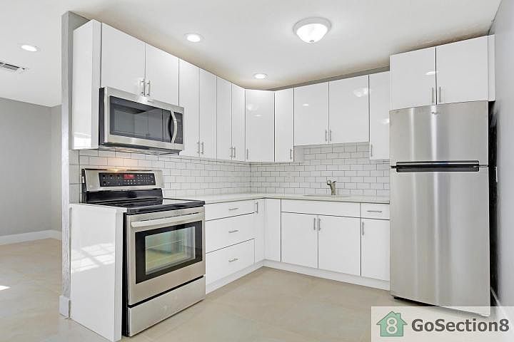 1st image of 715 Washington Ave