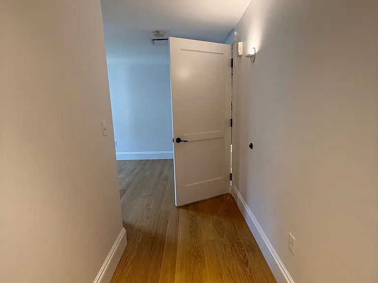 83-84 Gardner St #200L — Photo 9