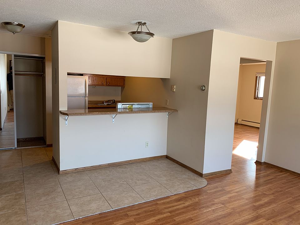 Galley Kitchen lookout with Island counter