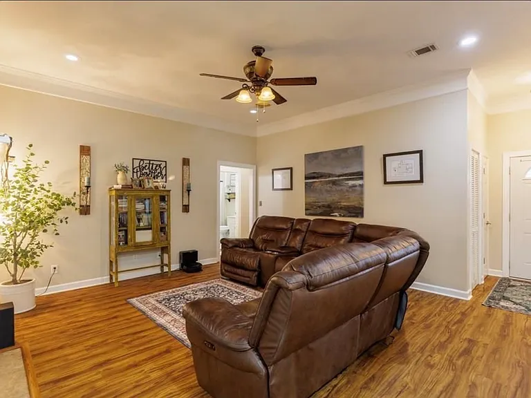 4004 Grey Oak Dr — Photo 3