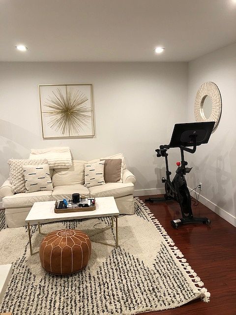 LARGE LIVING ROOM