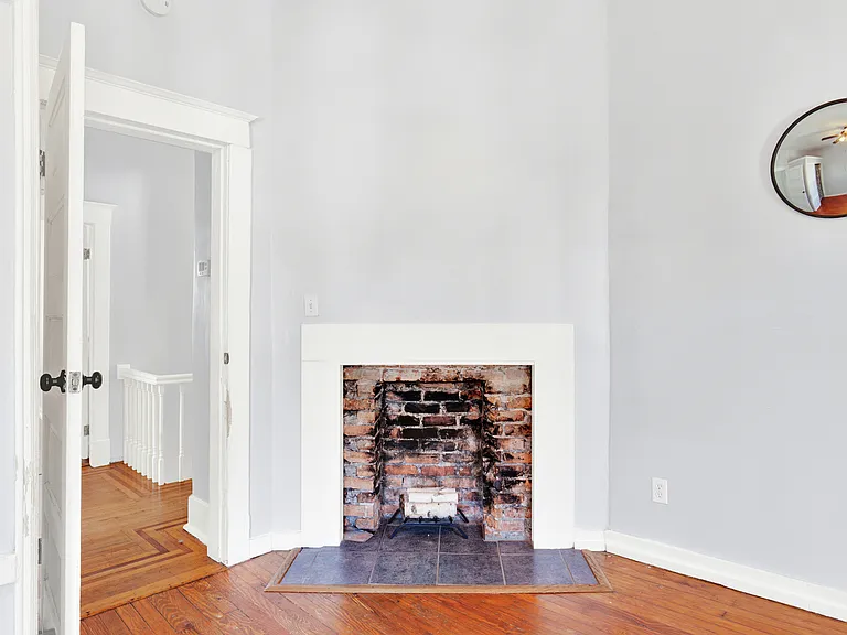 304 W 41st St #B — Photo 12