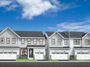 17 Grayson Ln, Downingtown, PA 19335