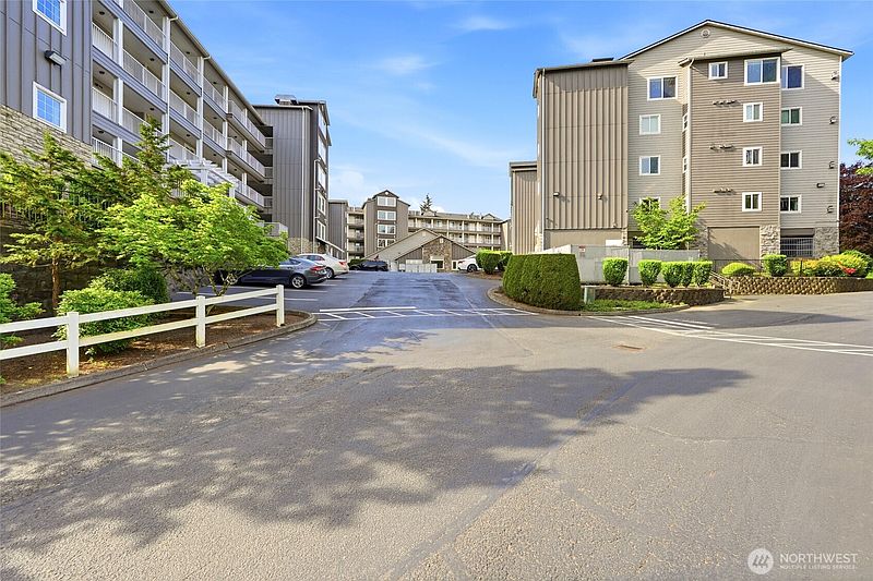 4th image of 1318 37th Street #1304