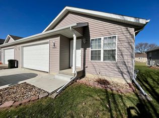 1427 Springbrook Dr, Cedar Falls, IA 50613