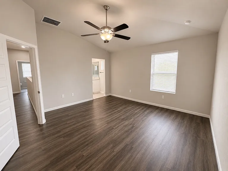1061 Salina St SE — Photo 16