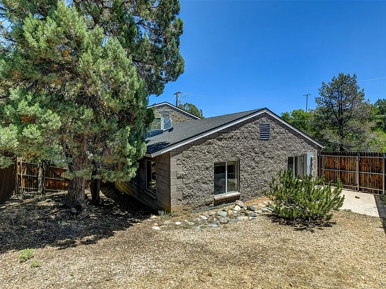 114 Bradshaw Dr — Photo 15