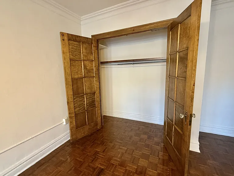 553 West Oakdale Avenue — Photo 39