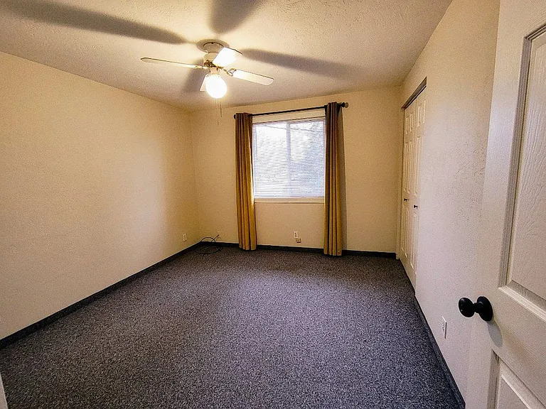 Nice Two Bedroom Duplex In Bethel Area — Photo 21
