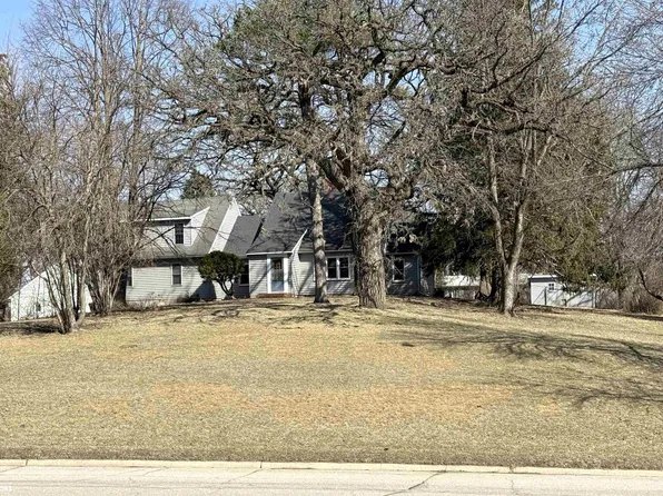 236 E Park St, Forest City, IA 50436