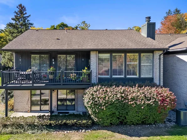 4297 Wabeek Lake Dr S #26, Bloomfield Hills, MI 48302