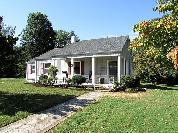 2nd image of 817 Riverview Dr