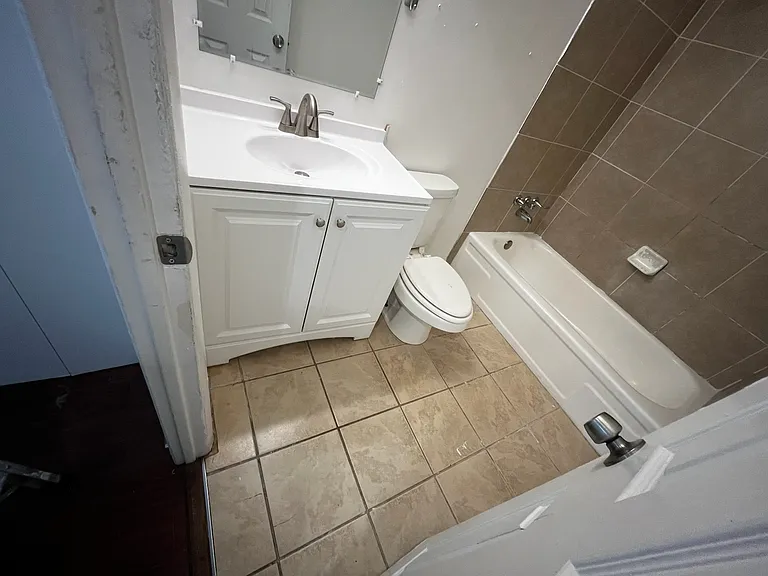 4604 Greenwood Dr — Photo 2