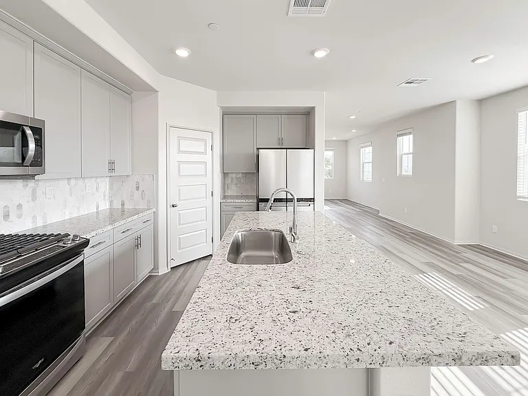 28076 Melrose Dr — Photo 33