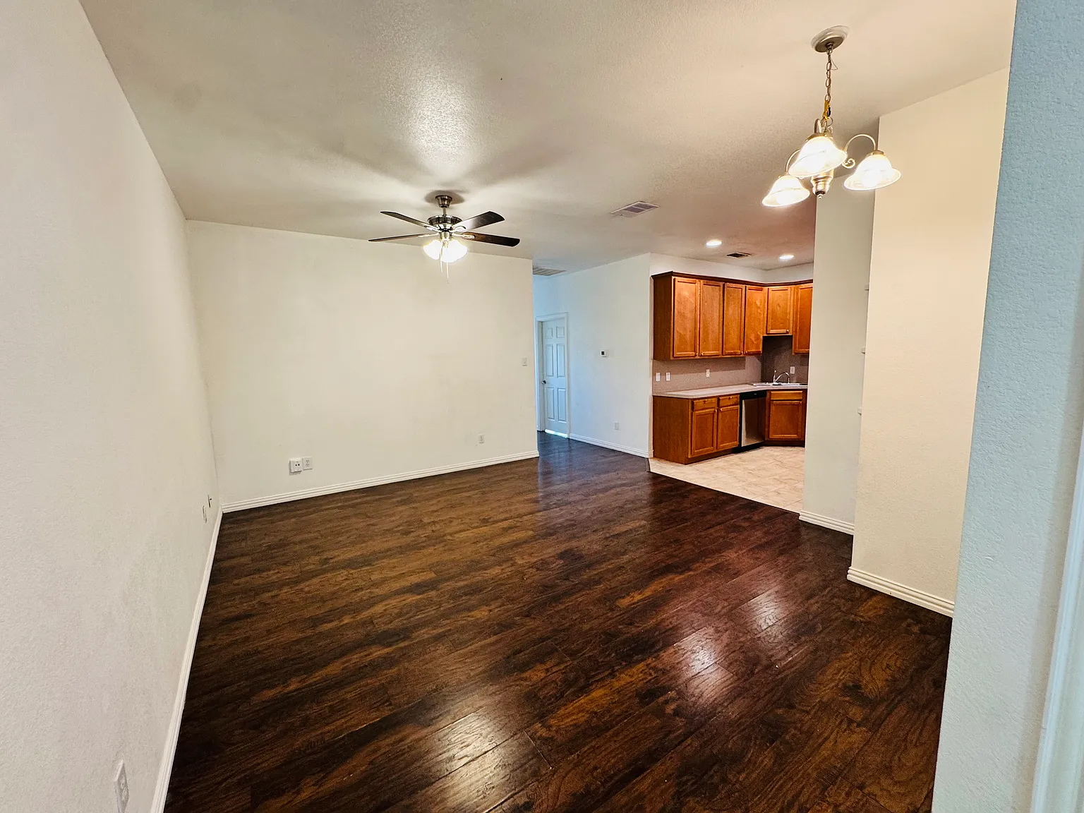 2 bed, 1049 sqft, $1,450 — Photo 2