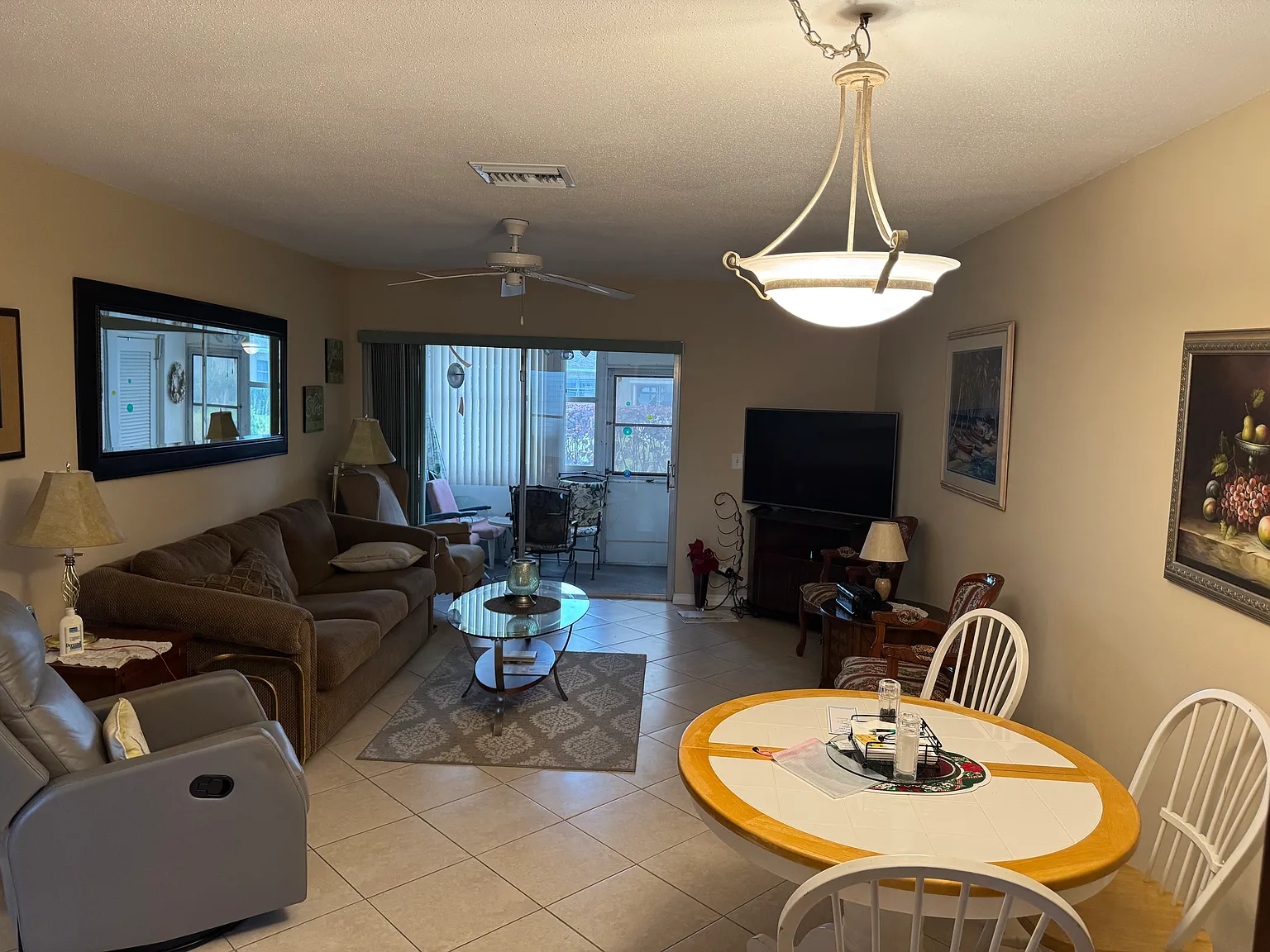 2 bed, 892 sqft, $1,600 — Photo 2