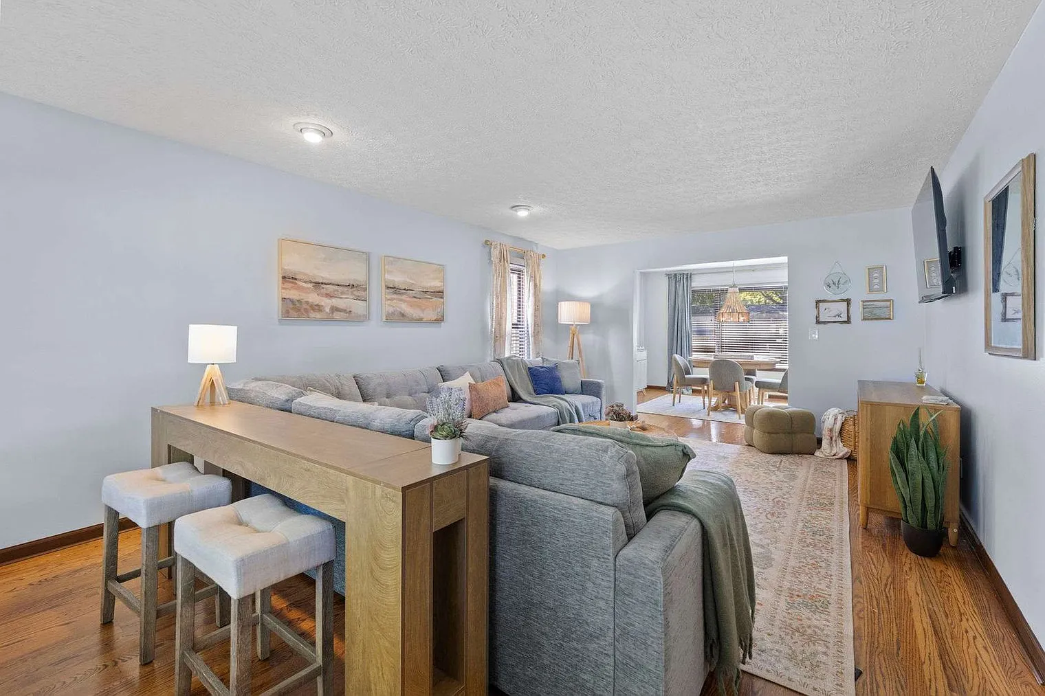 4 bed, 2.0 bath, 2766 sqft, $8,160 — Photo 3