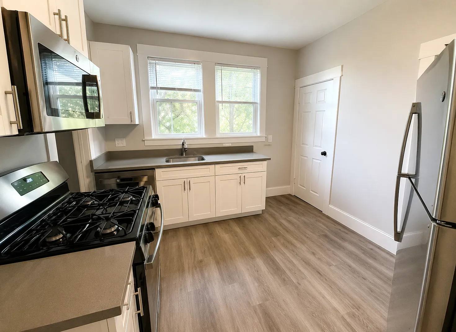 5 bed, 1643 sqft, $4,500 — Photo 4