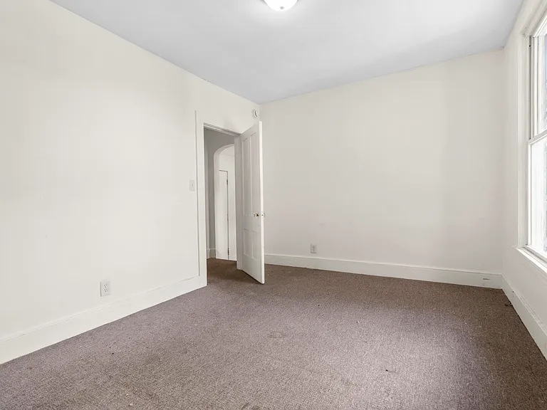 113 E Main St #4 — Photo 13