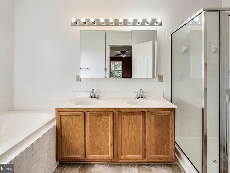 2018 Cooper Point Ct — Photo 9