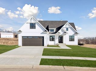 112 E Brewer St, Roberts, WI 54023