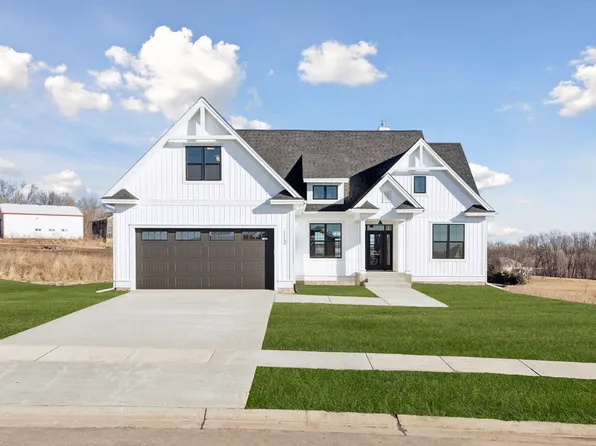 112 E Brewer St, Roberts, WI 54023
