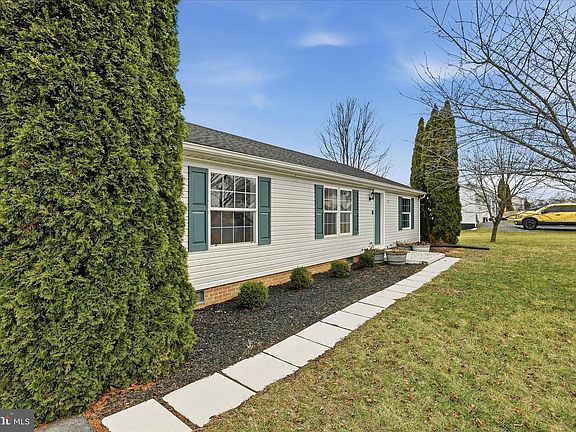 4th image of 1068 Teal Rd N