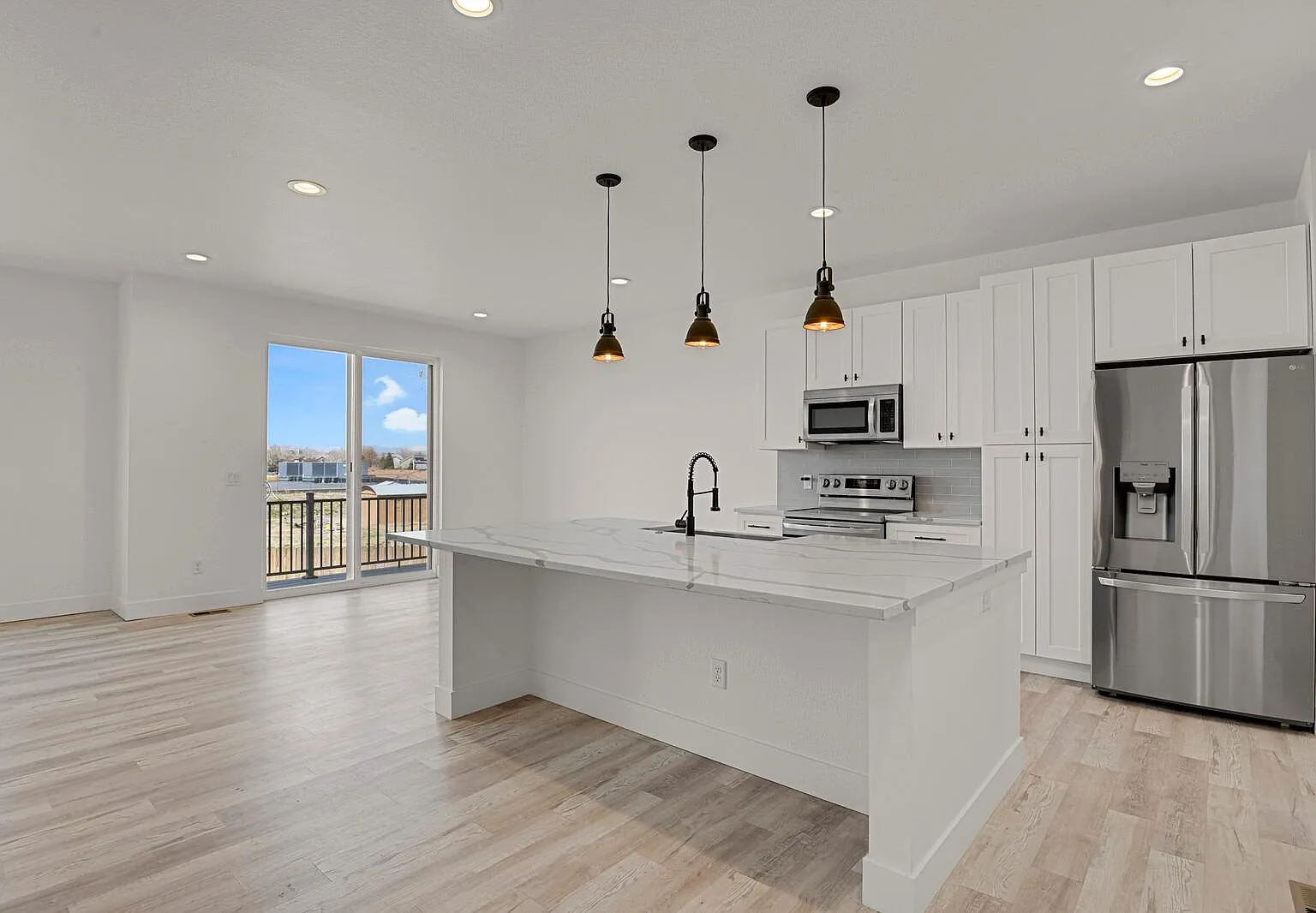 3 bed, 1950 sqft, $3,250 — Photo 2