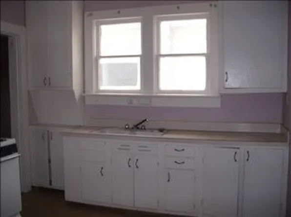 415 N 8th St, Goshen, IN 46528