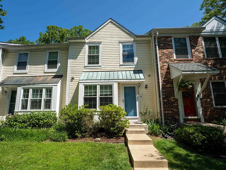 18246 Fox Chase Cir