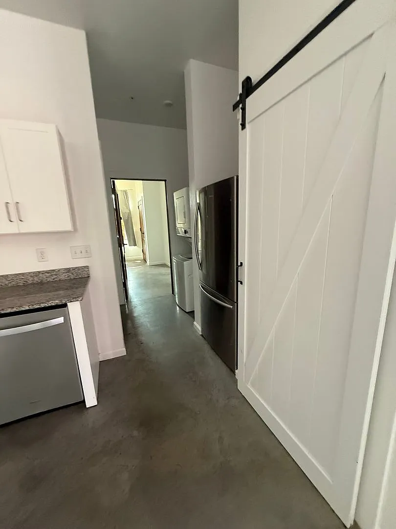 601 Robin Lane — Photo 4