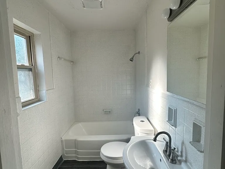 2631 Bremont Ave #2 — Photo 9