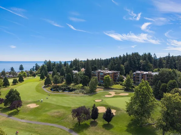 5327 Cordova Bay Rd #304, Saanich, BC V8Y 2L3