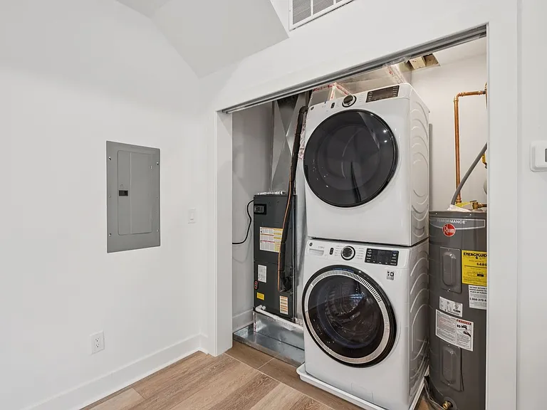 921 E Chelten Ave — Photo 8