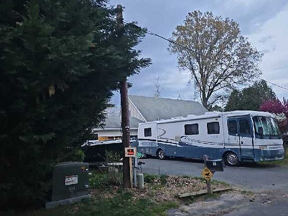 3rd image of 33 Elk Rd