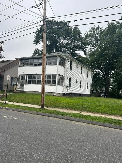 3 bed, $2,300 — Photo 1