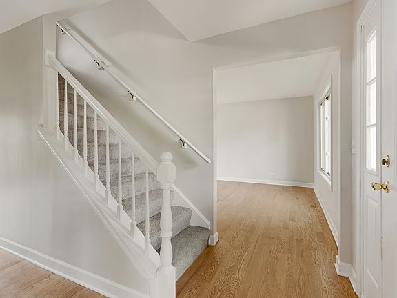 3rd image of 128 Elm Ave