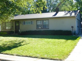 112 Toro Cir, Carpentersville, IL 60110