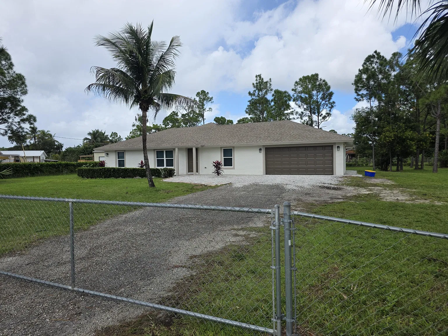 4 bed, 2.0 bath, 1700 sqft, $4,000 — Photo 3
