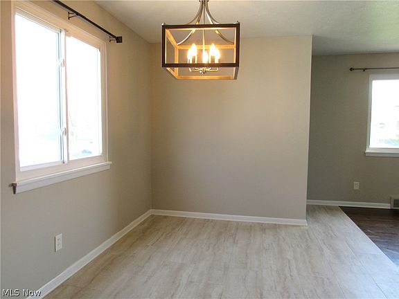 5th image of 6034 Alvin Dr